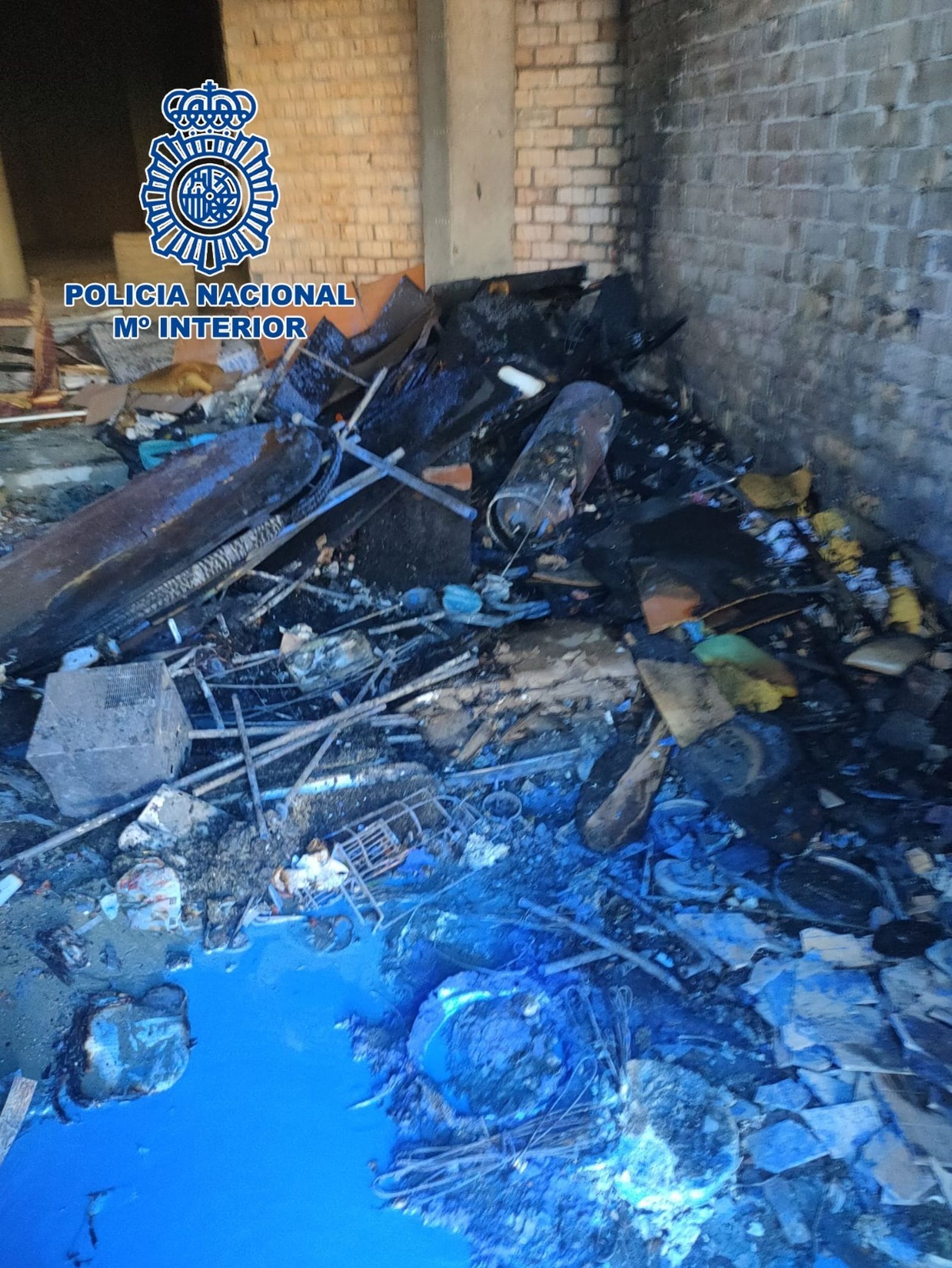 Restos del incendio declarado en San Fernando.