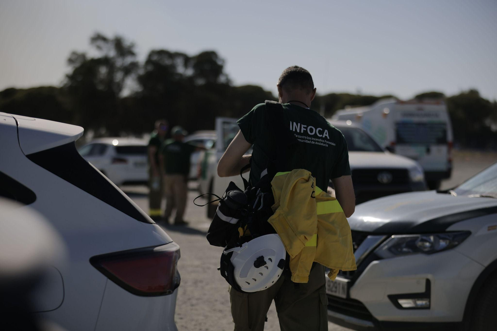 Las imágenes del incendio en Bonares en el que actúan cerca de 20 medios aéreos