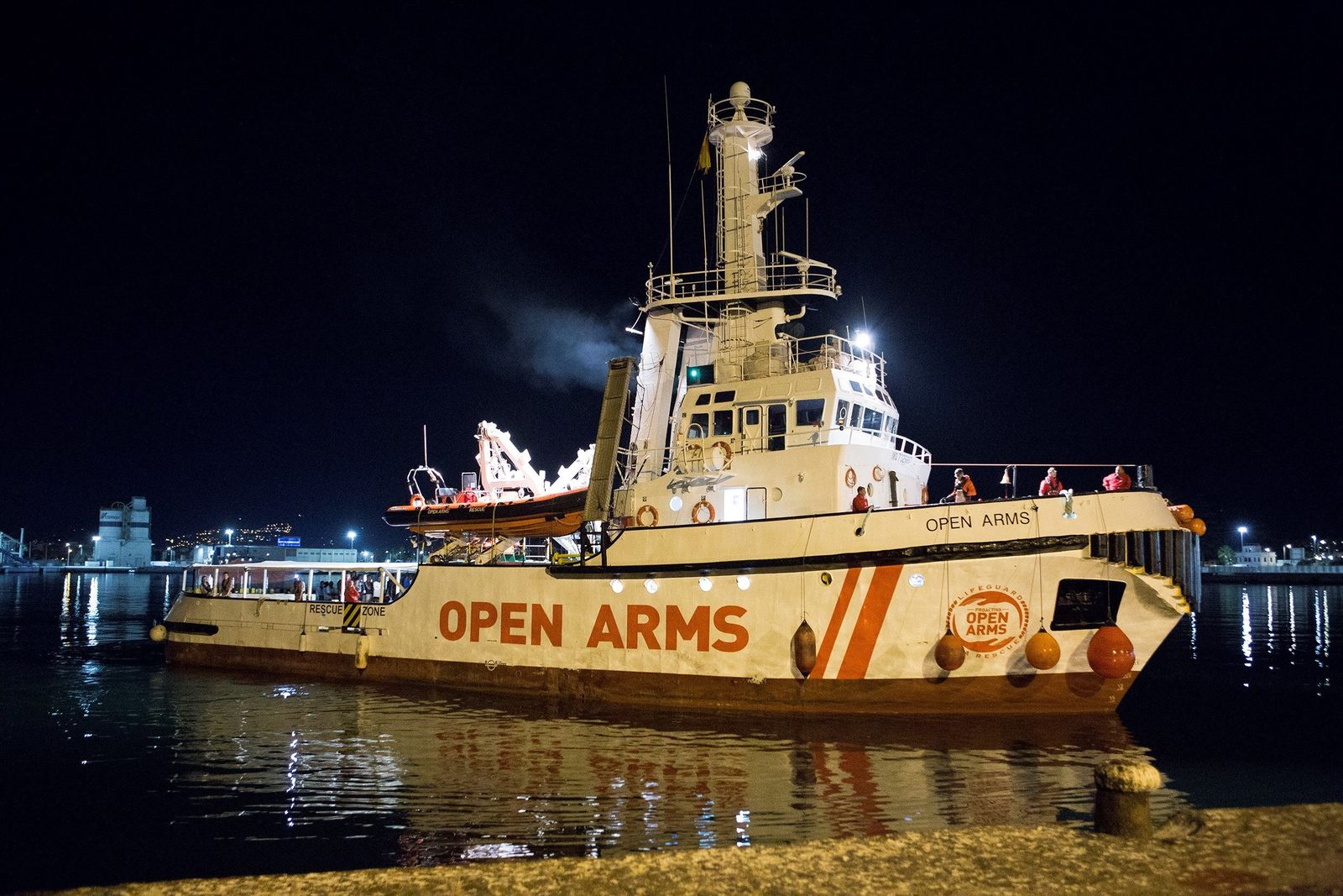 El barco  'Open Arms', en el puerto de Motril.
