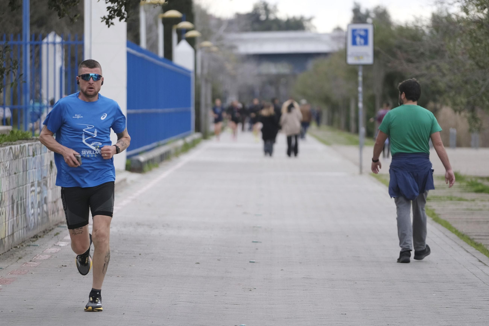 La víspera del maratón de Sevilla en fotos