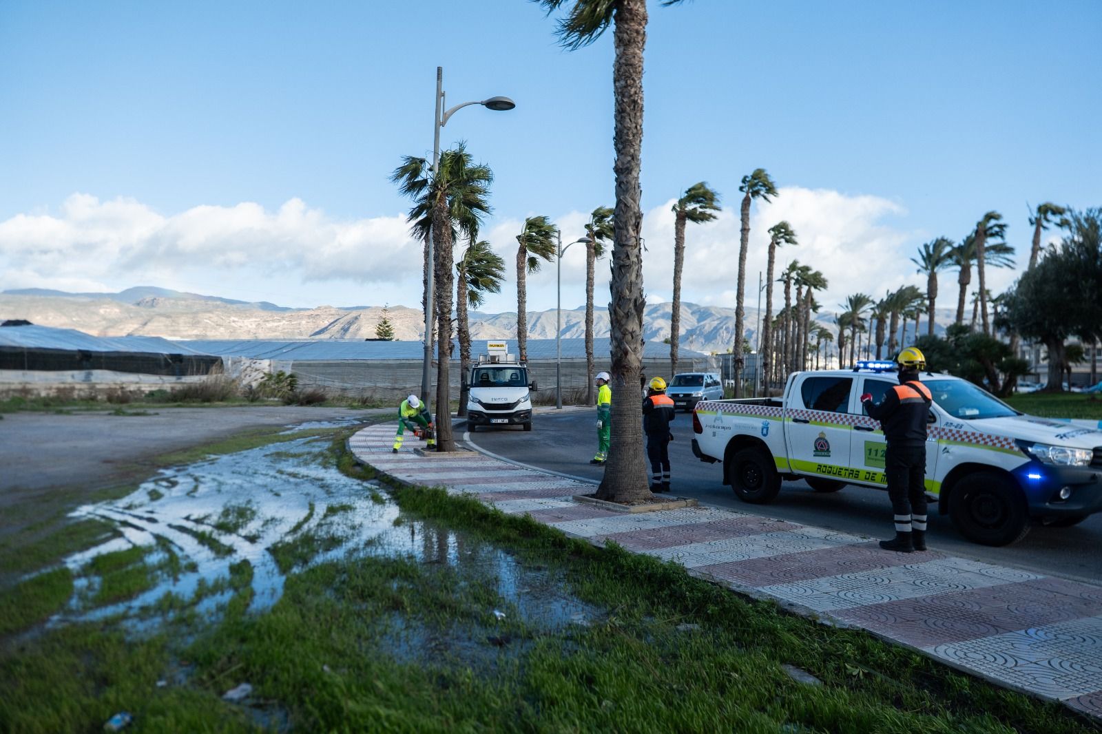 Roquetas planta cara a la borrasca Leonardo: un despliegue humano y técnico frente al temporal