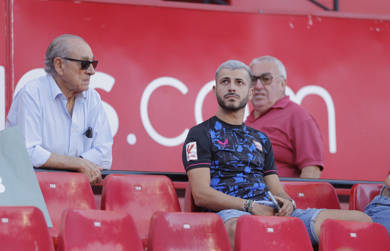 Búscate en las fotos del Sevilla-Almería