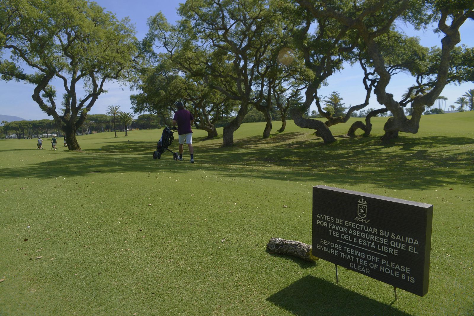 Un aviso en la salida del hoyo 5, en el Real Club de Golf Sotogrande