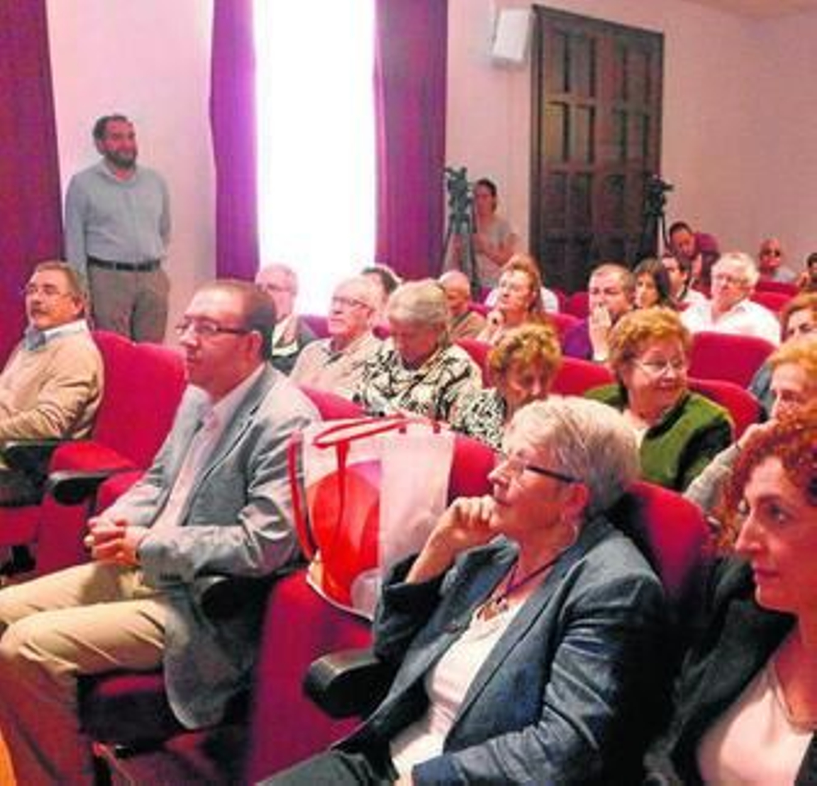 Manuel Guerra, segundo por la izquierda, en la clausura de la pasada edición.