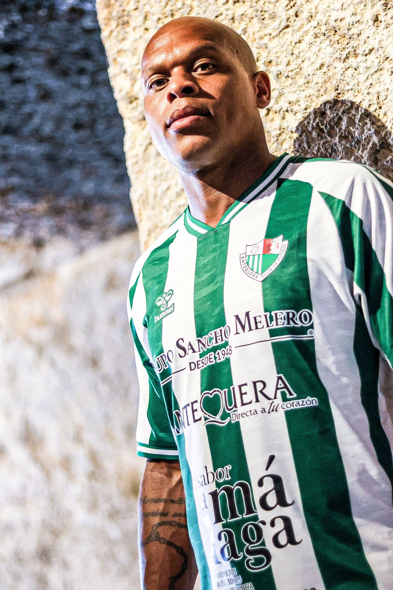 Así son las tres camisetas del Antequera