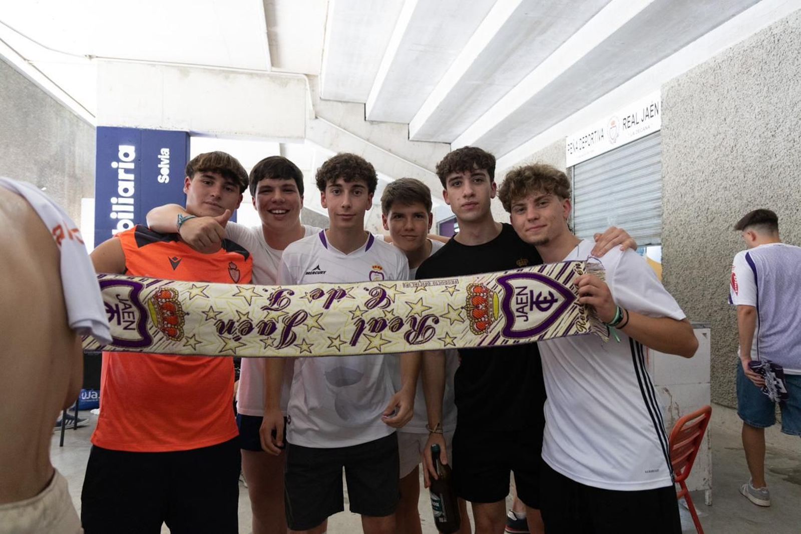 El épico recibimiento de la afición lagarta al Real Jaén, en imágenes