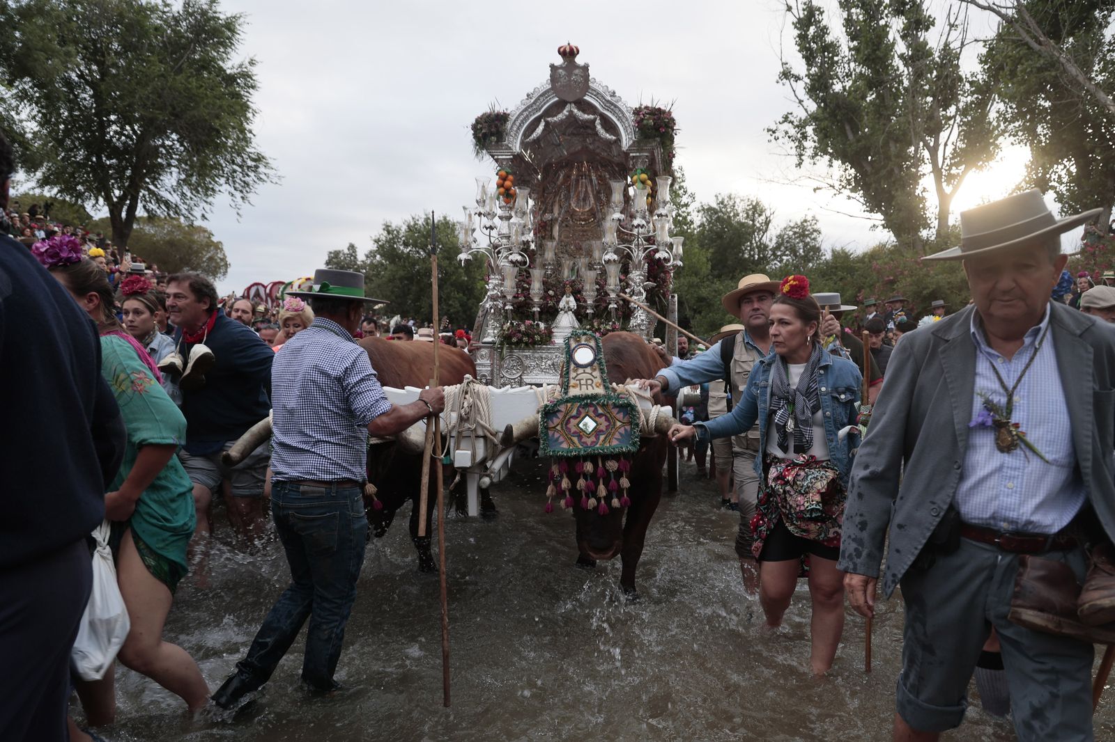 Las mejores imágenes del paso de Sevilla y Triana por el Quema