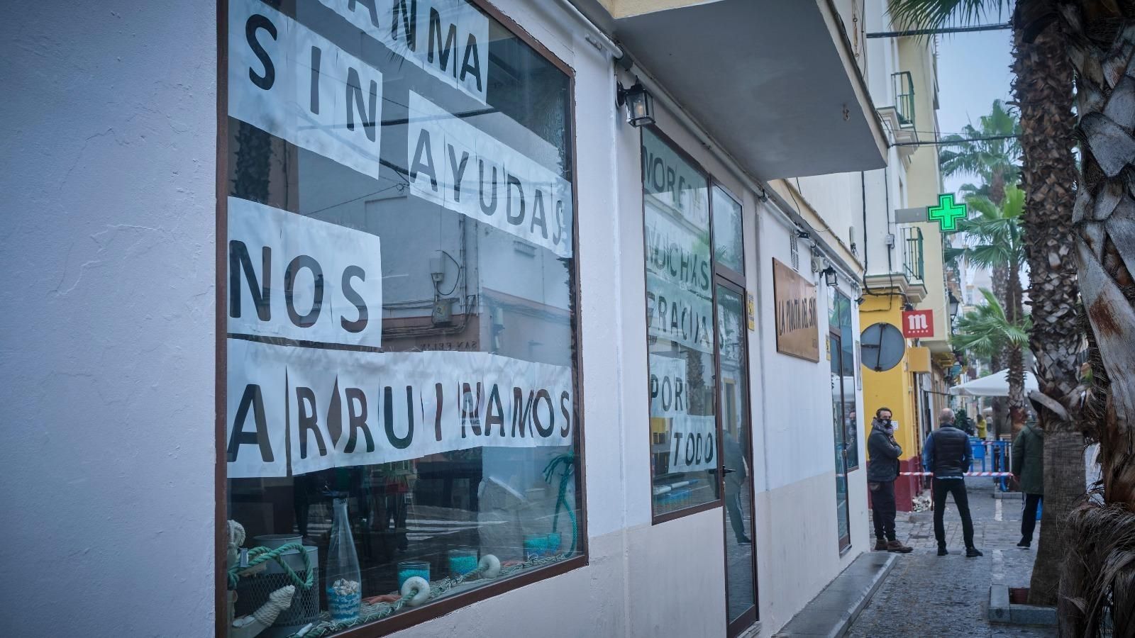 Escaparate de un negocio en Cádiz.