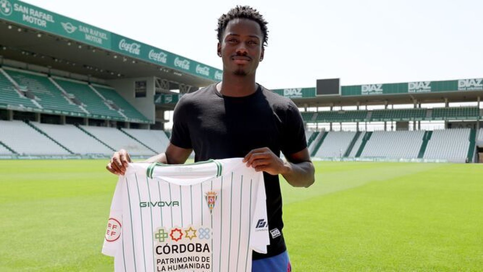 Adilson, presentado por el Córdoba.