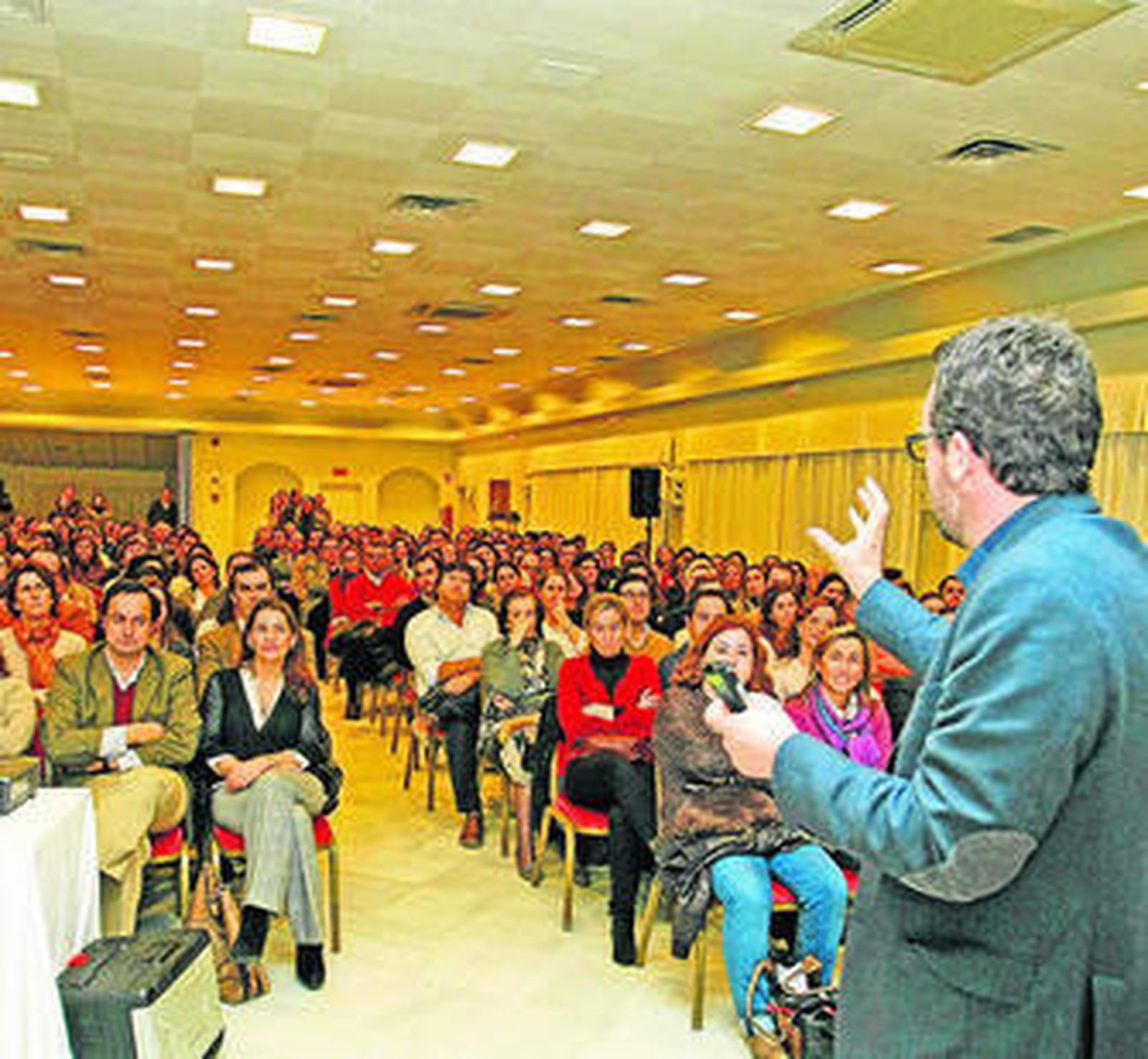 Un momento de la conferencia en el Hotel Jerez.