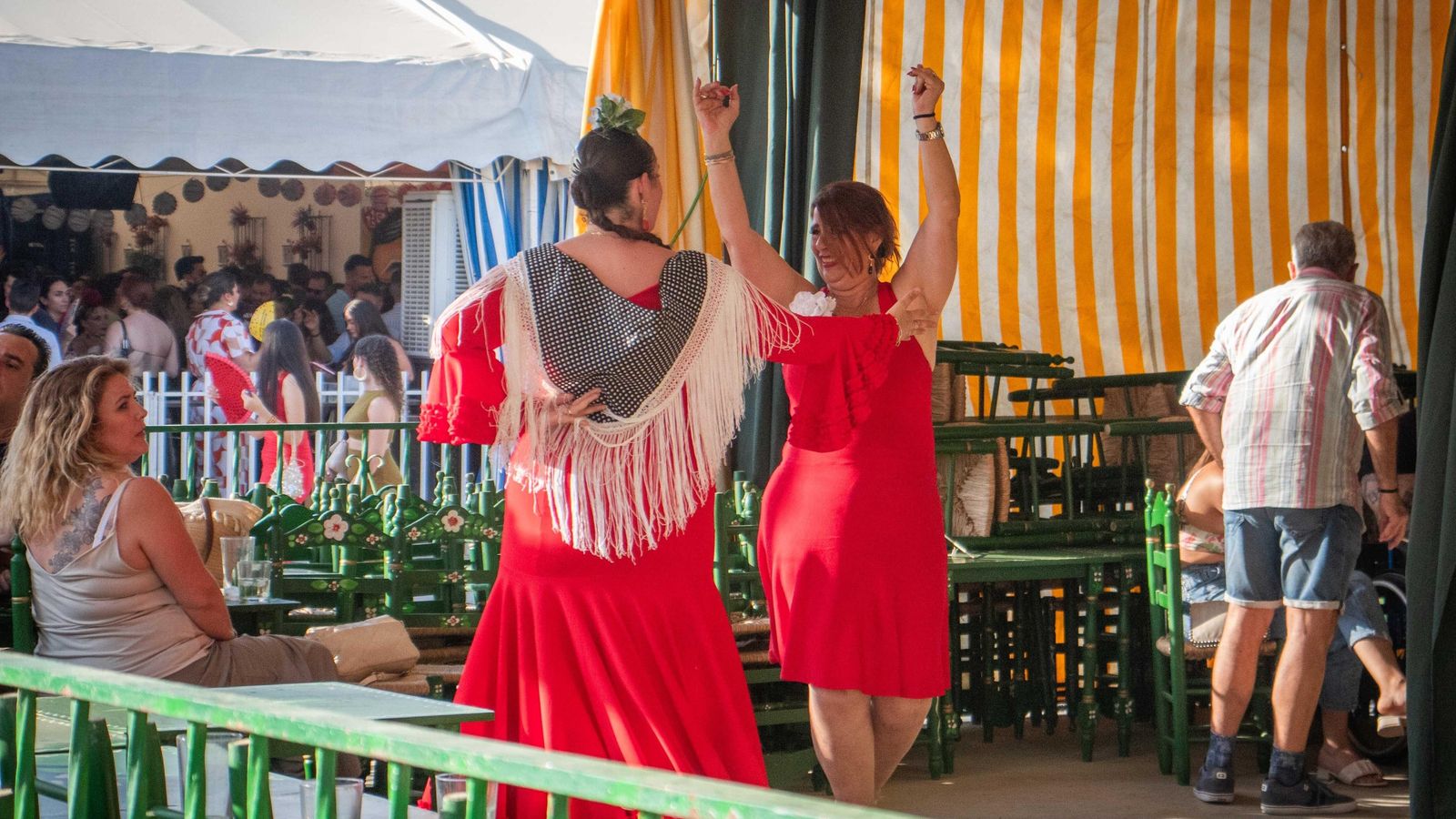 Las casetas, a rebosar y con bailes sin parar