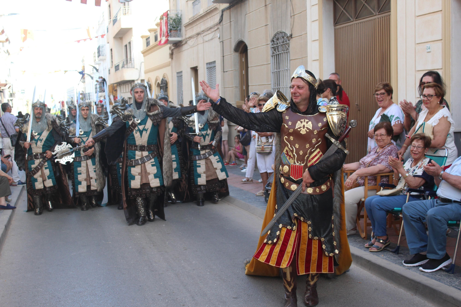 El desfile de Moros y Cristianos de Vera, en imágenes