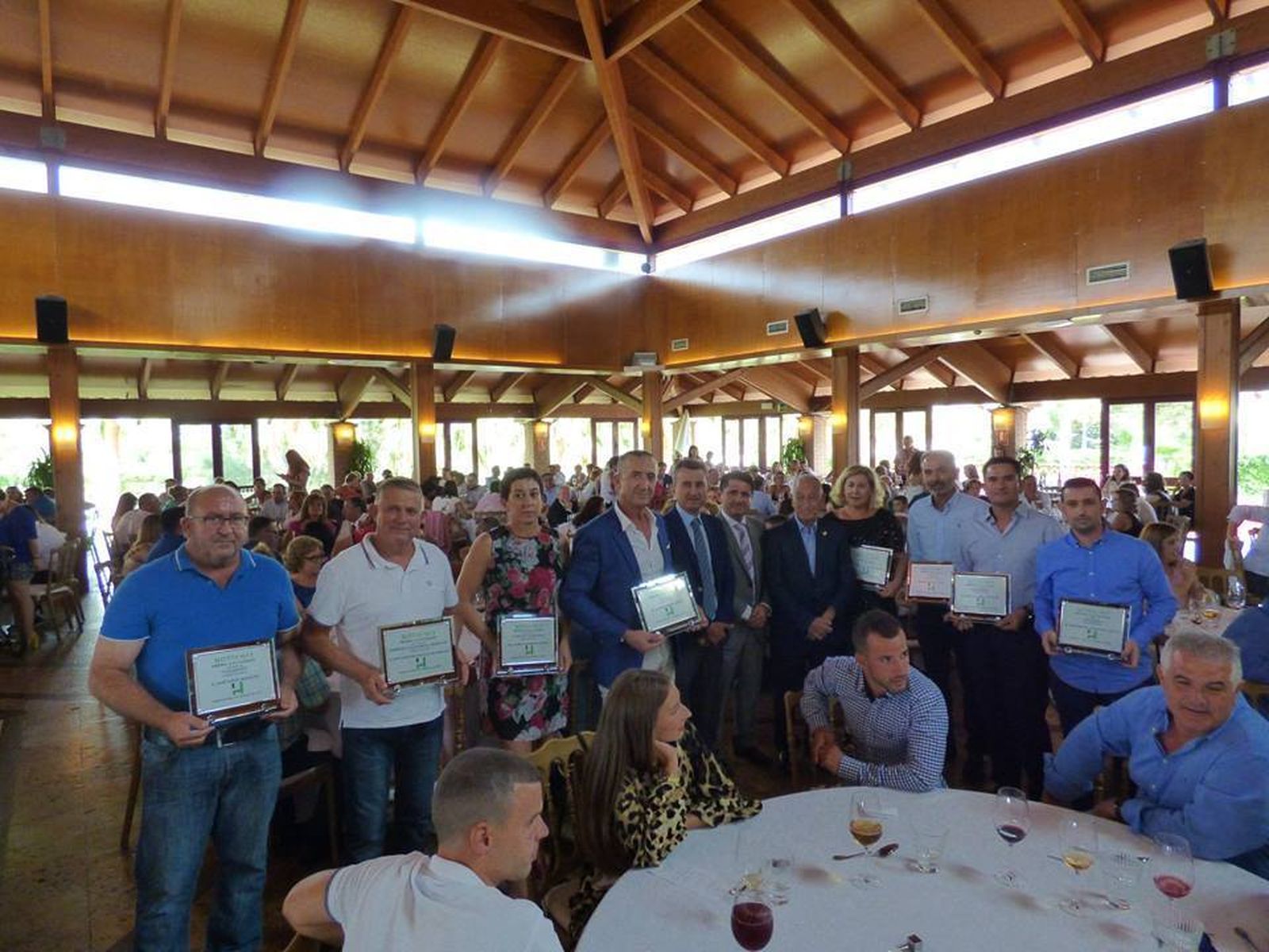 Entrega de los galardones a los agricultores por el desarrollo de su actividad.