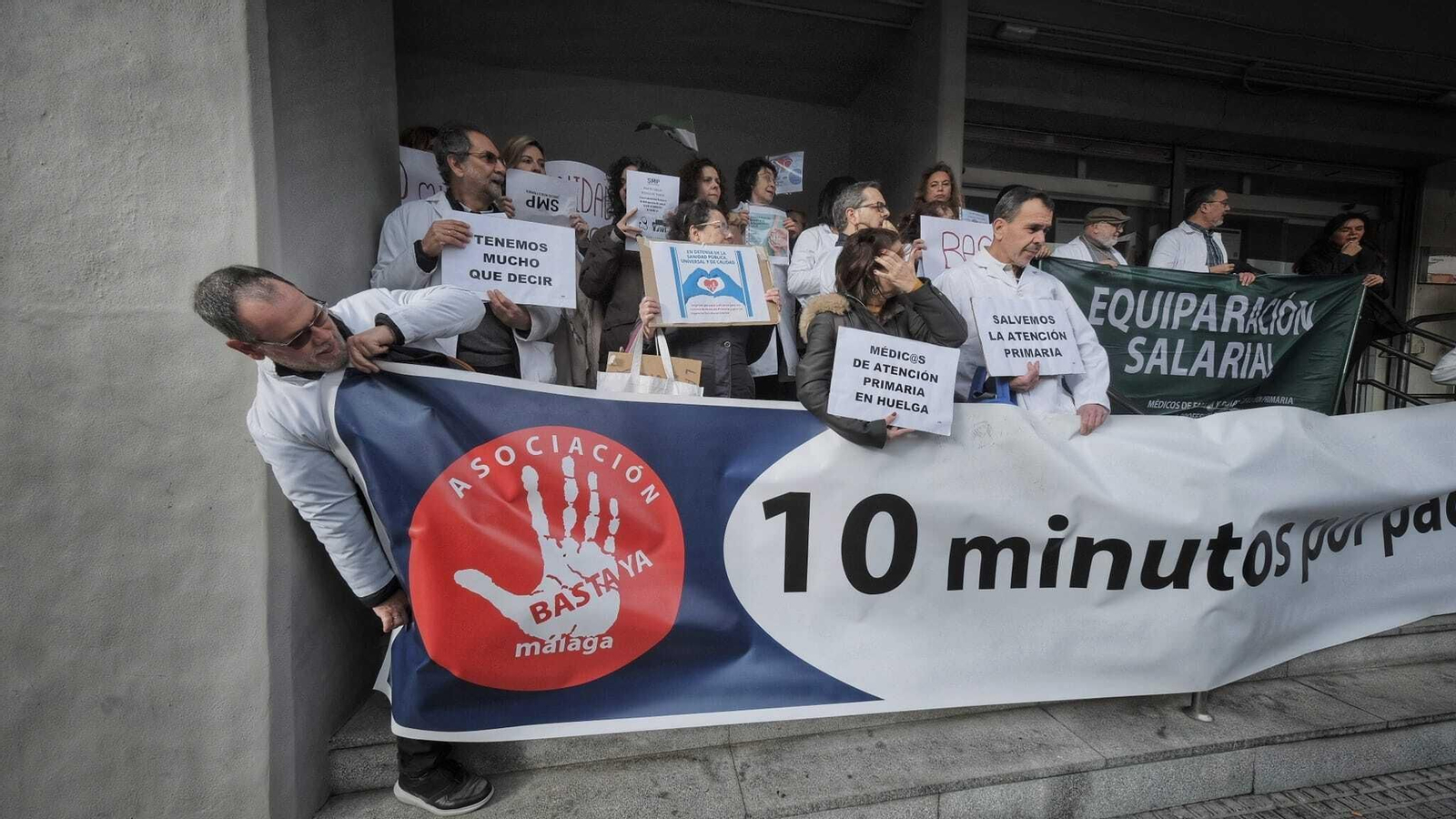 Protesta de médicos de la pública en 2023 reclamando más tiempo de atención para los pacientes.