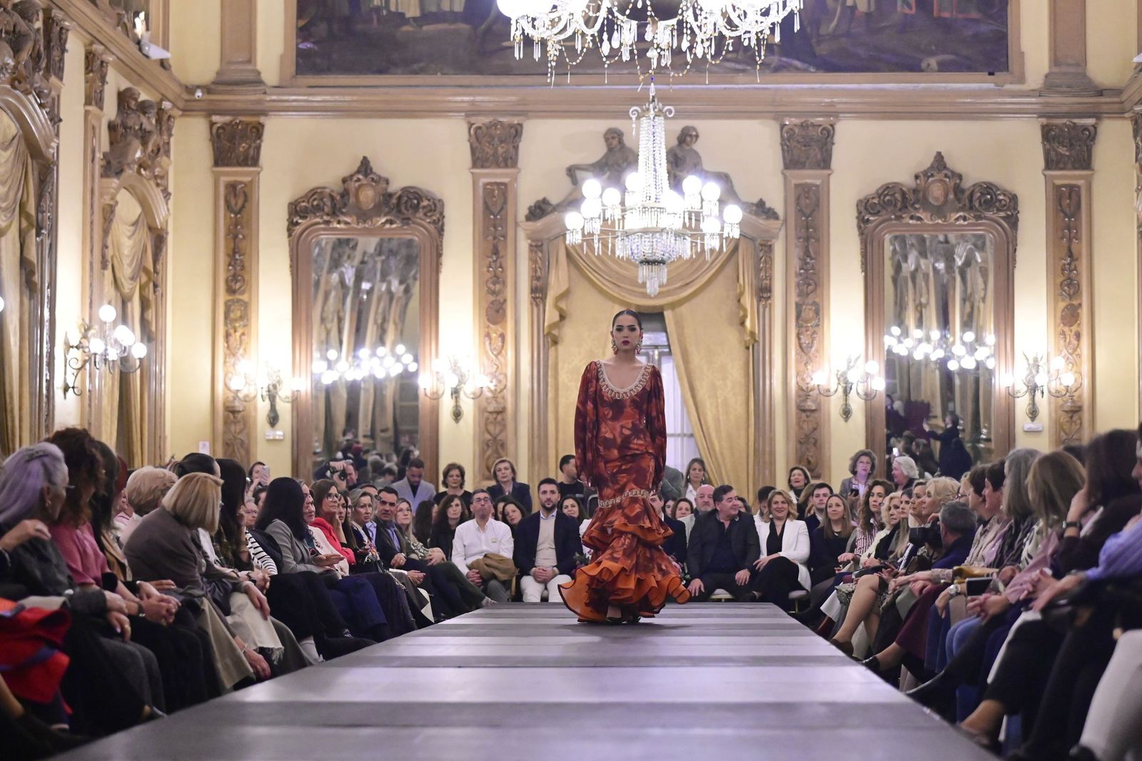 Moda flamenca solidaria con Sonrisa de Lunares en Córdoba