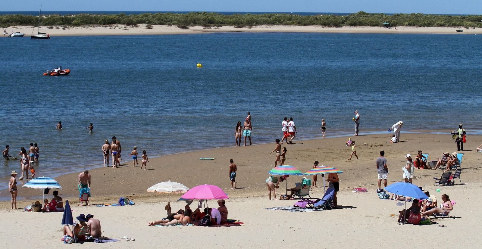 Playa del Caño de la Culata en El Rompido (al frente, la famosa Flecha) Playa del Caño de la Culata en El Rompido (al frente, la famosa Flecha)