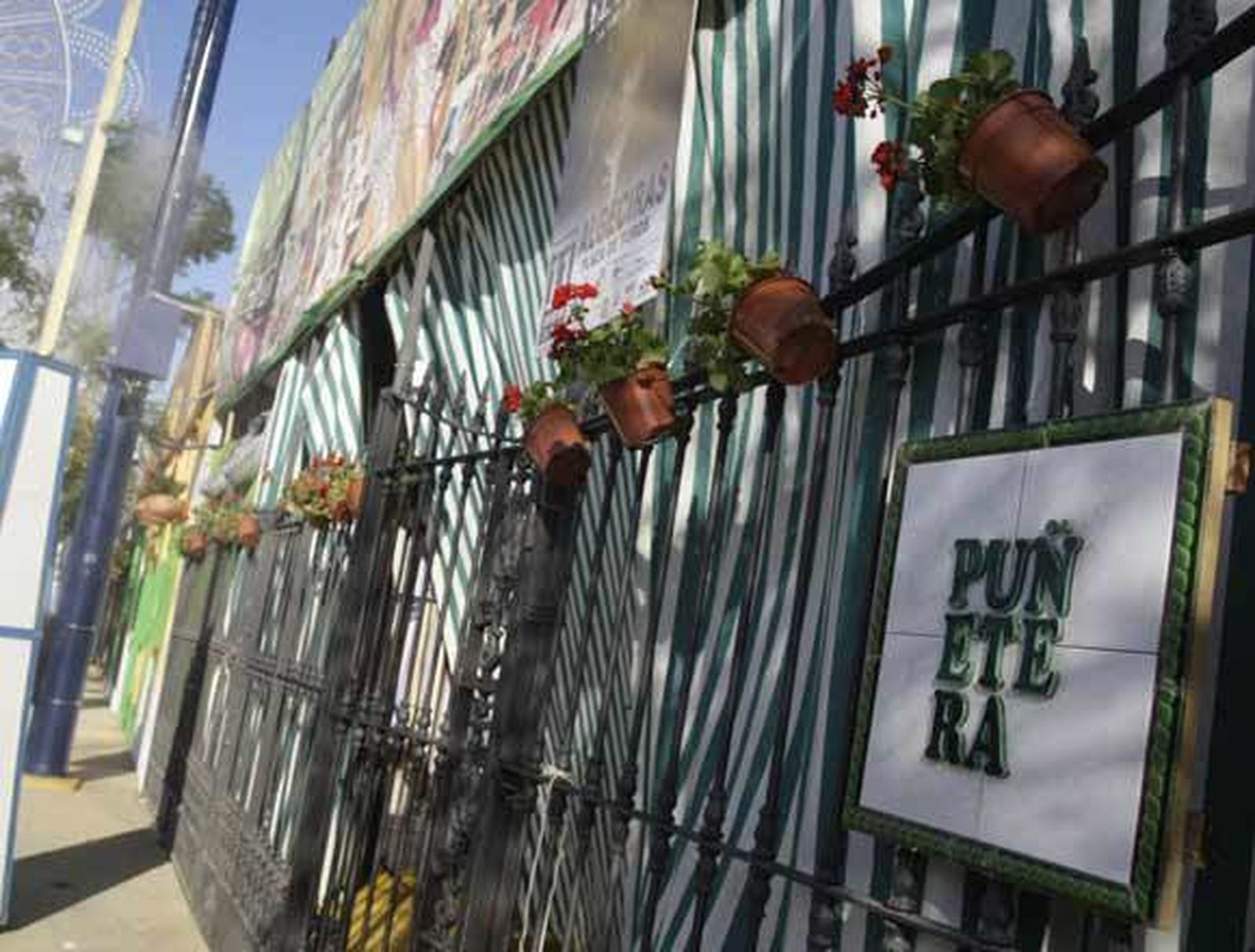 La Policía Local decreta el cierre de dos casetas por incumplir la normativa