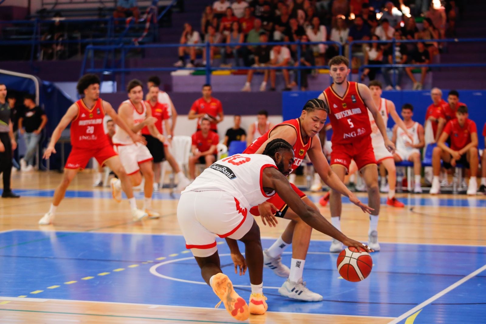 Las fotos de la primera jornada del torneo Internacional U20 de baloncesto de La Línea