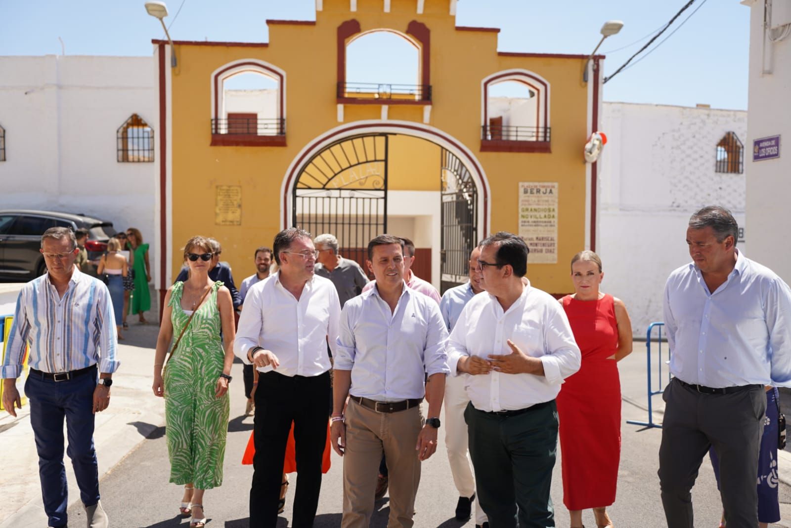El presidente de la Diputación, Javier A. García, y el alcalde de Berja, José Carlos Lupión, han visitado las calles tras las obras