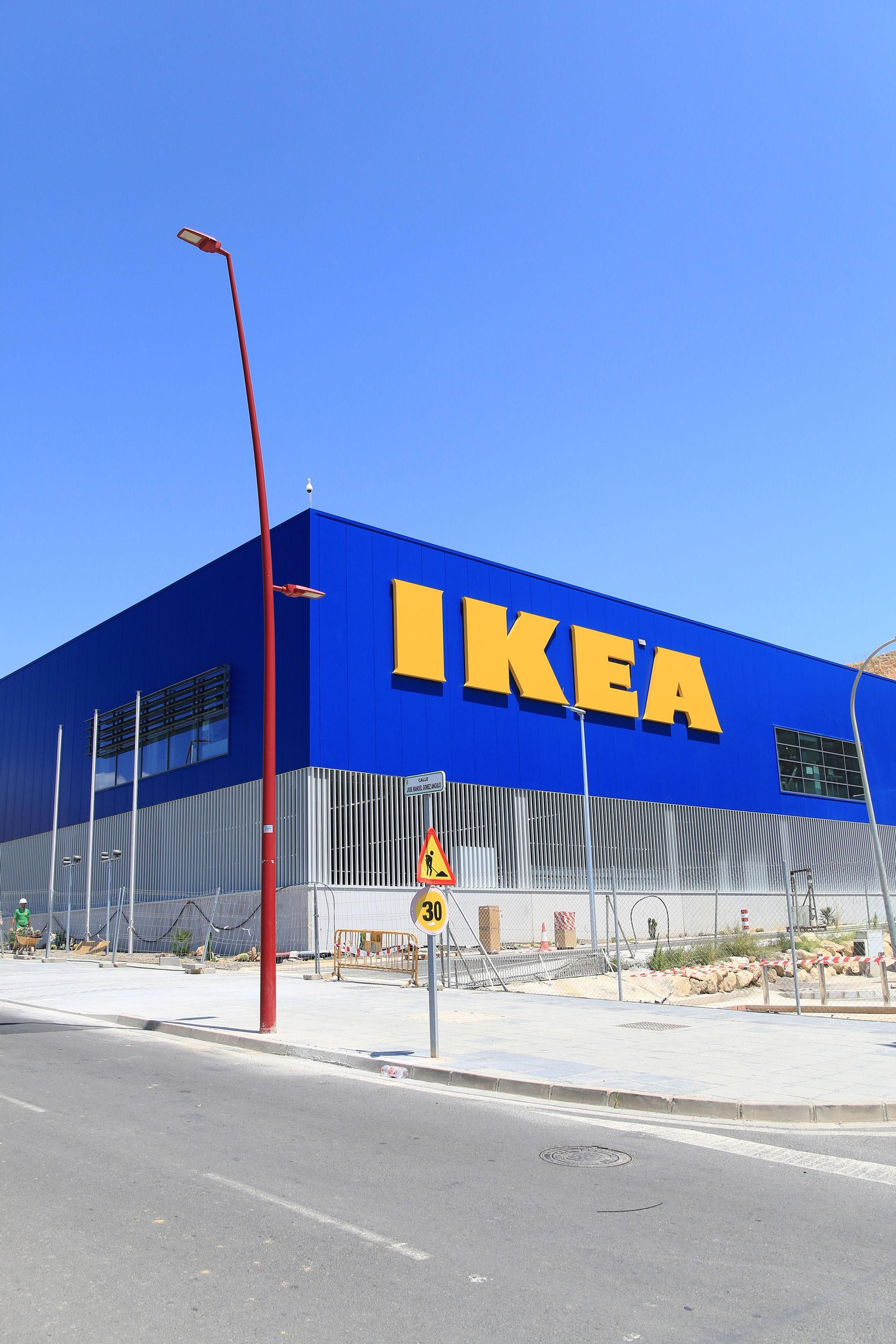 Últimos preparativos del Ikea antes de la inauguración