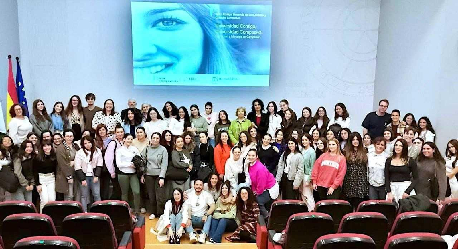 Alumnado y profesorado de la UHU en el seminario de 'Universidad Contigo, Universidad Compasiva'. Alumnado y profesorado de la UHU en el seminario de 'Universidad Contigo, Universidad Compasiva'.