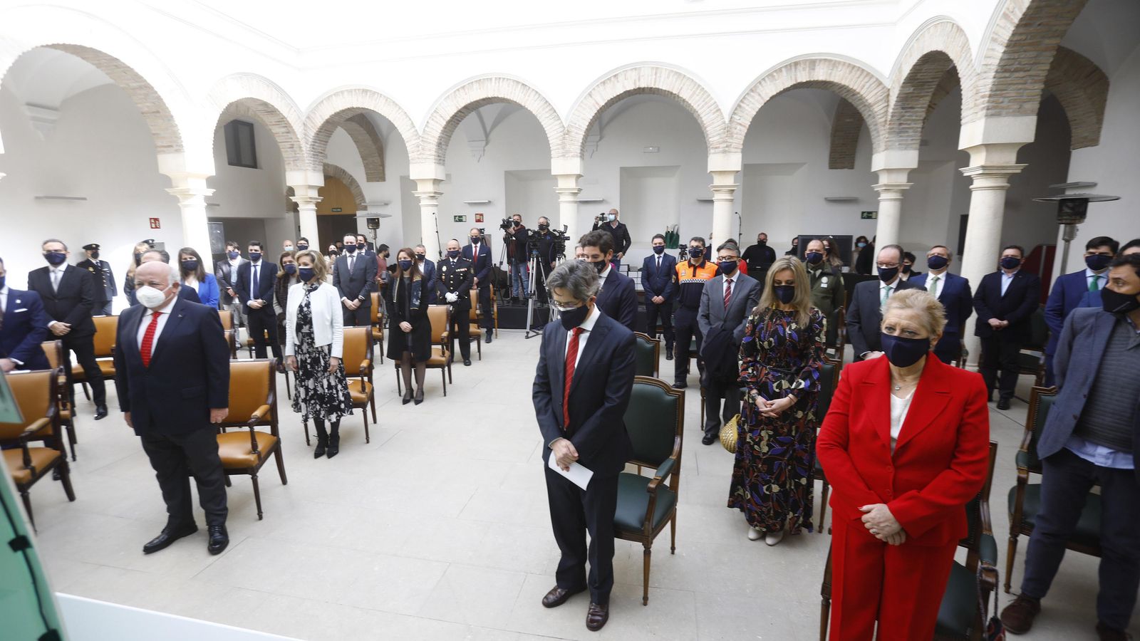 Minuto de silencio por los fallecidos por covid-19