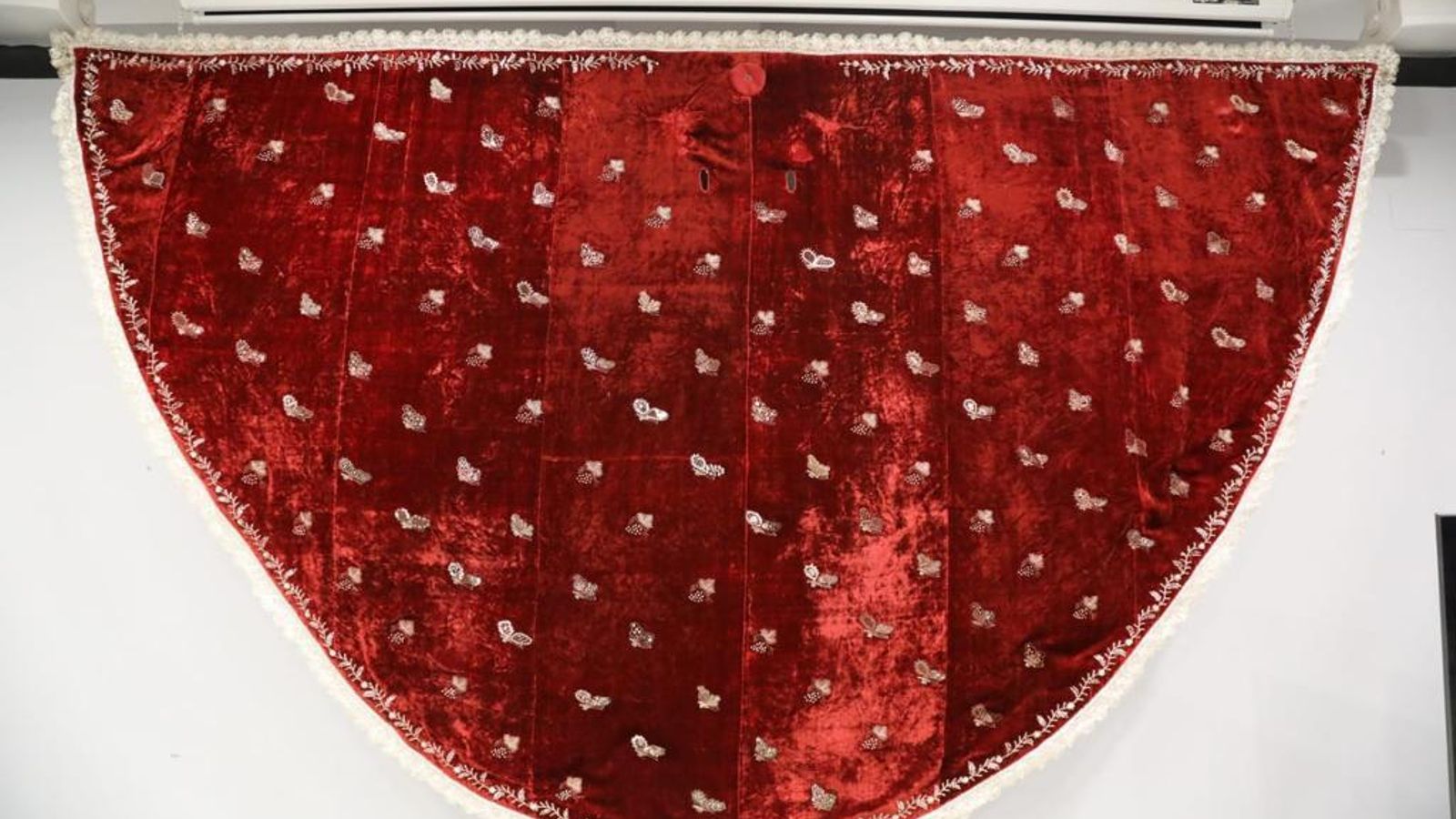 El manto de las mariposas, fechado a mediados del XIX