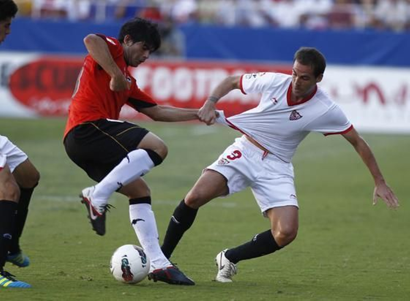 El Sevilla vence al Valencia en casa pese a jugar más de 20 minutos con nueve jugadores (1-0). / Antonio Pizarro