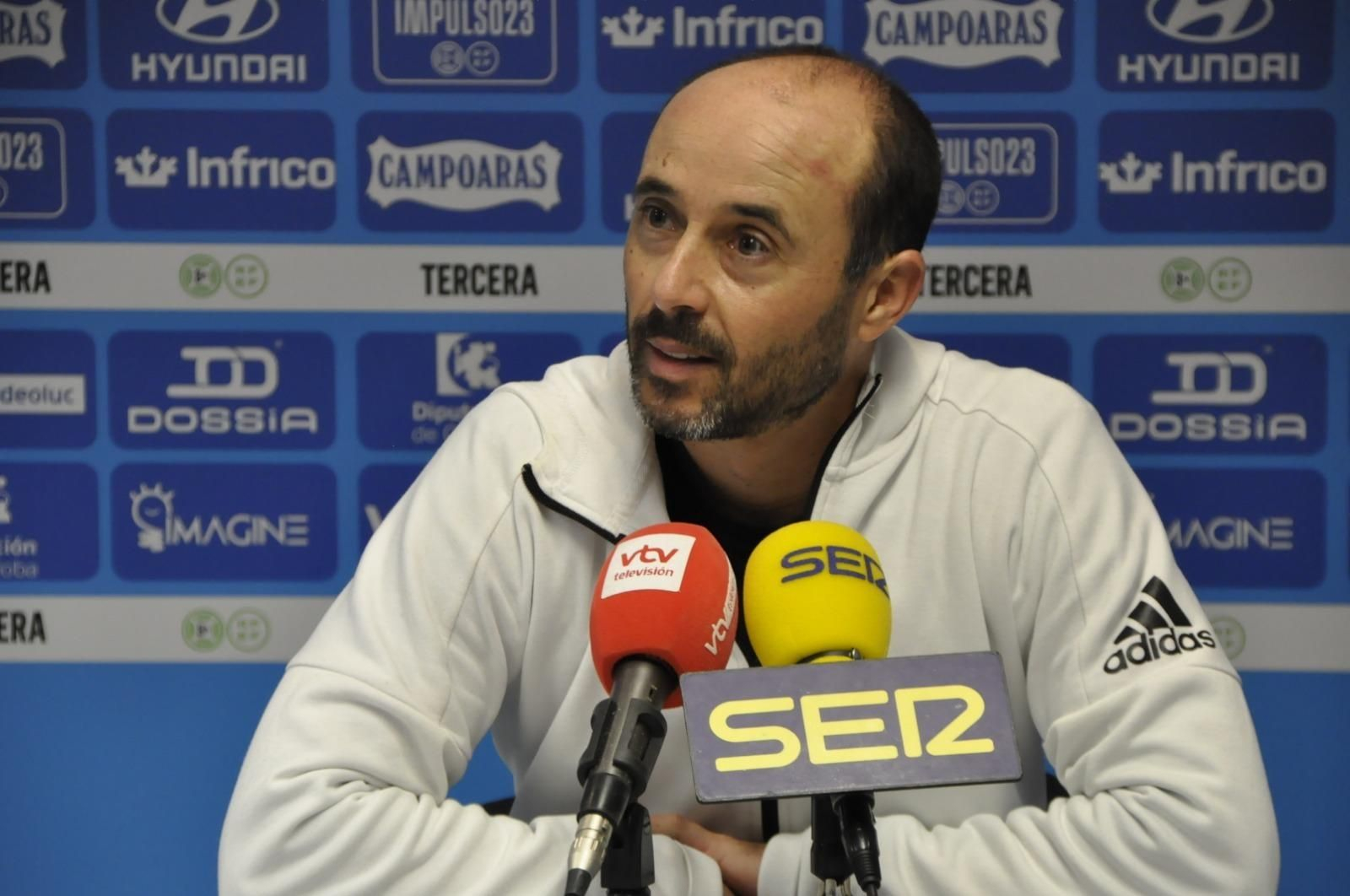 Dimas Carrasco espera un partido bonito y traspasa la presión al Xerez CD.