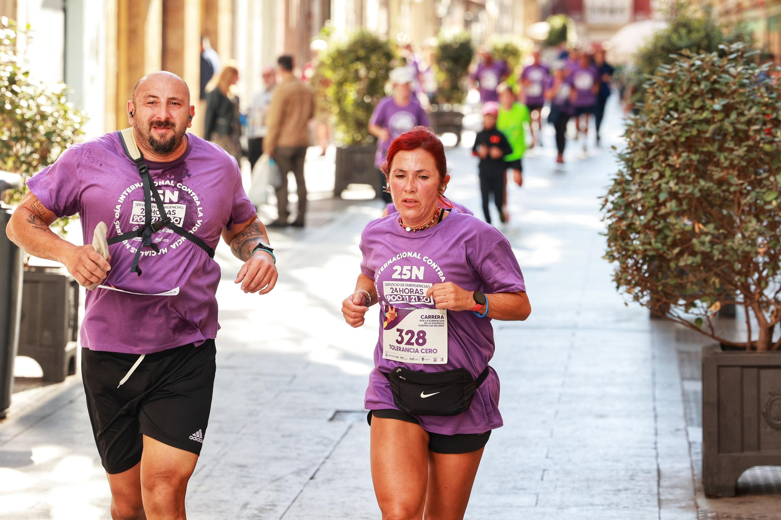 Todas las imágenes de la carrera contra la violencia de género en Cádiz