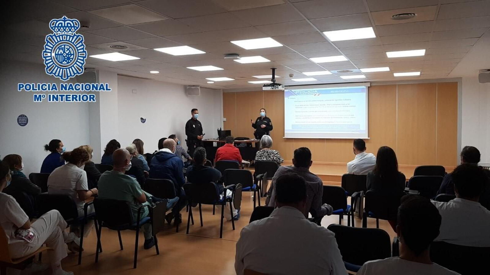 Los agentes de la Policía Nacional en el hospital Puerta del Sur de Jerez Los agentes de la Policía Nacional en el hospital Puerta del Sur de Jerez