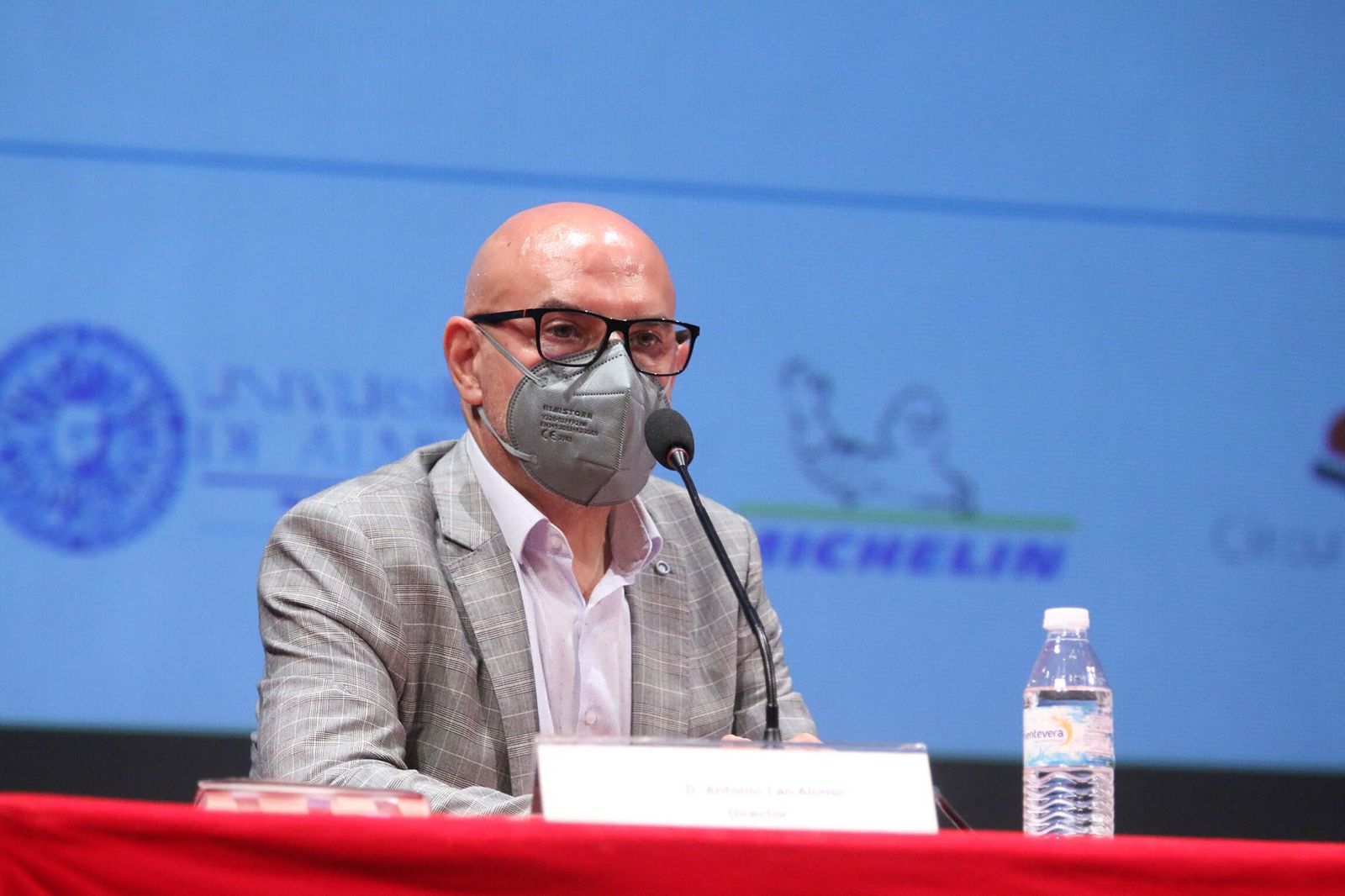 Fotogalería de Diario de los Libros, con Fernando J. Múñez y su obra 'Los diez escalones'