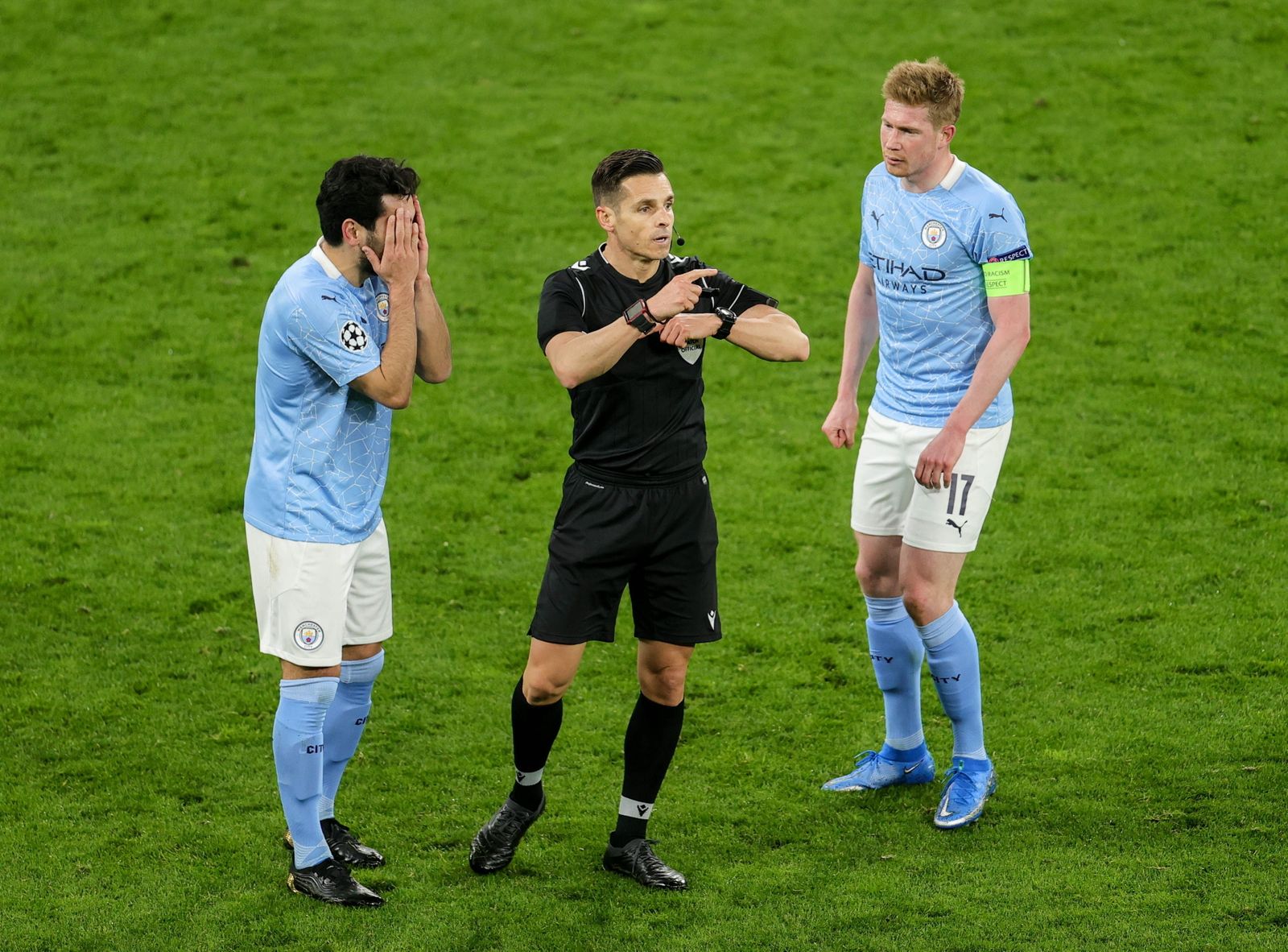 Del Cerro Grande toma una decisión entre Gündogan y De Bruyne, el miércoles en Dortmund.