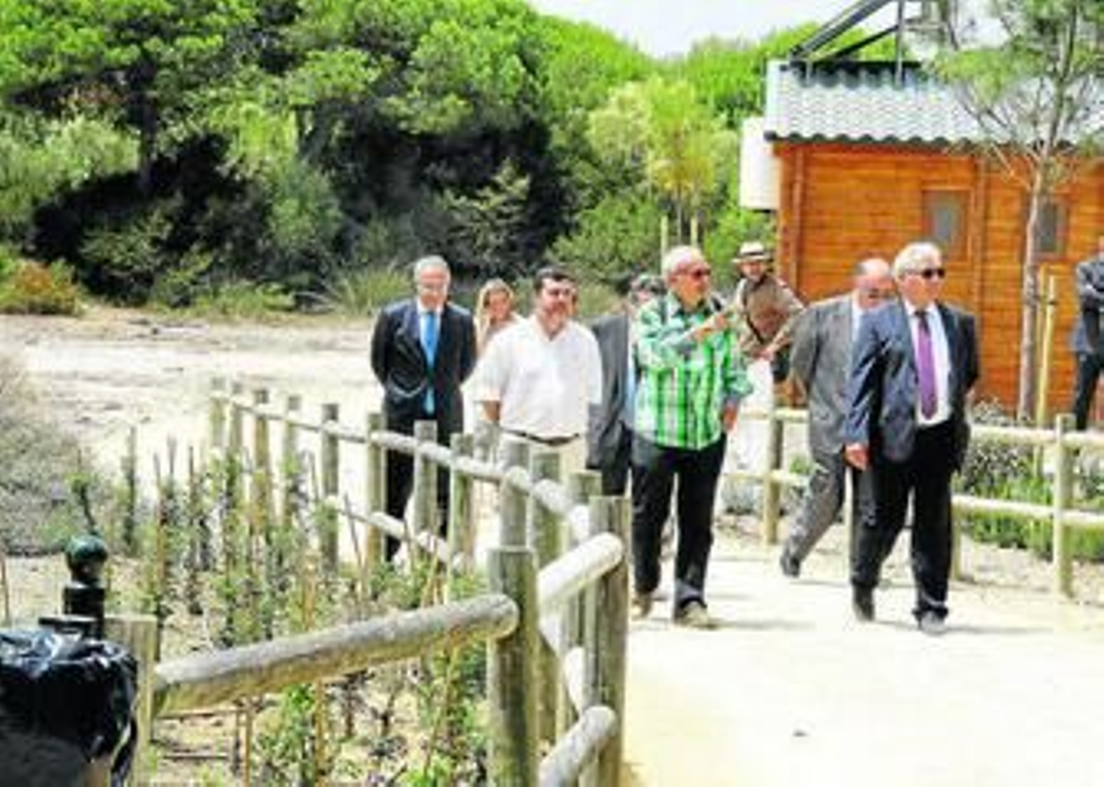 Un instante de la visita realizada por parte de la corporación municipal al CRA.