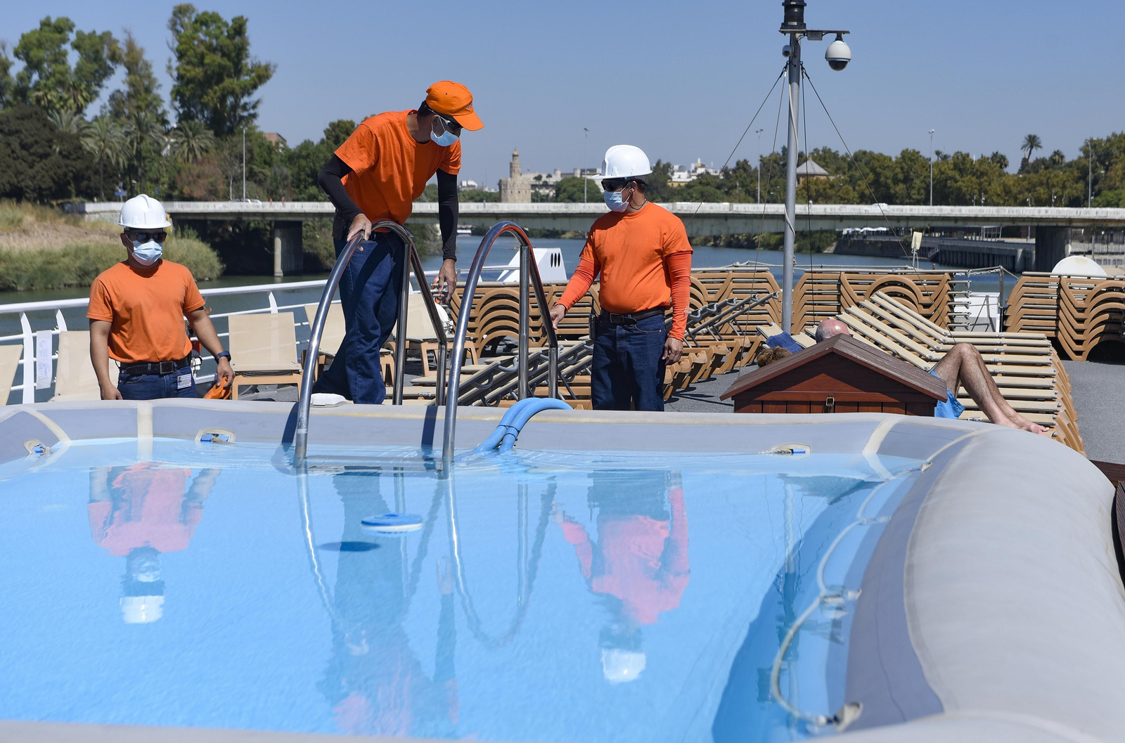 Más de 100 cruceristas, en una travesía por el Guadalquivir rumbo a Huelva y Cádiz