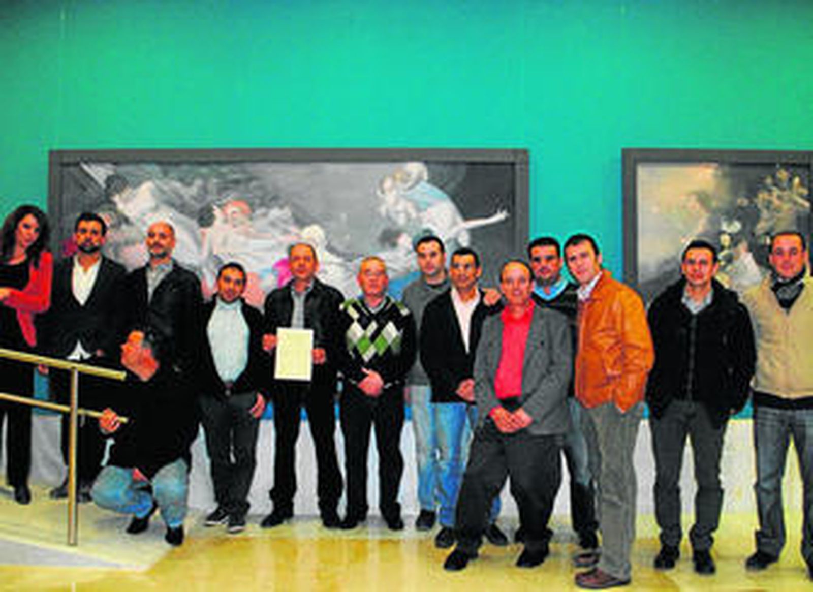 Foto de familia de la Asociación de Artesanos de la Comarca del Mármol en el Museo Casa Ibáñez de Olula.