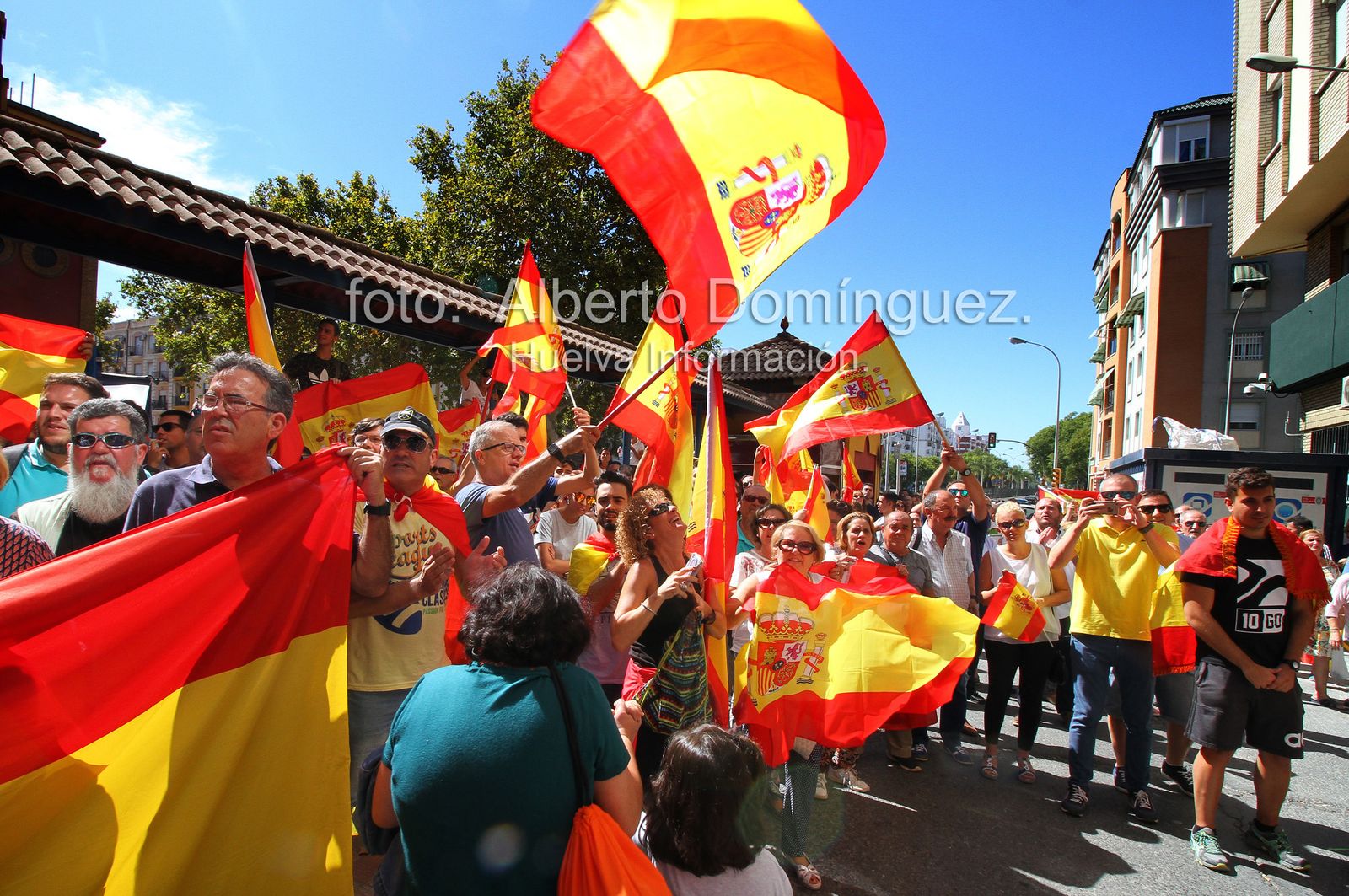Imágenes de la expedición de Guardias Civiles de Huelva rumbo a Cataluña.
