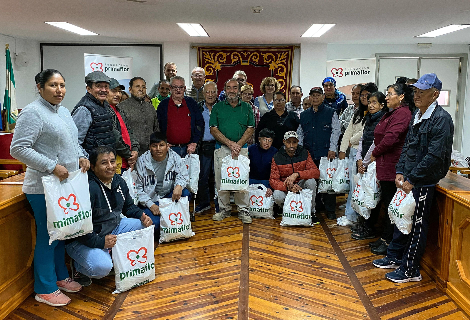 Foto de las familias, Fundación y Ayutamiento en Pulpí.