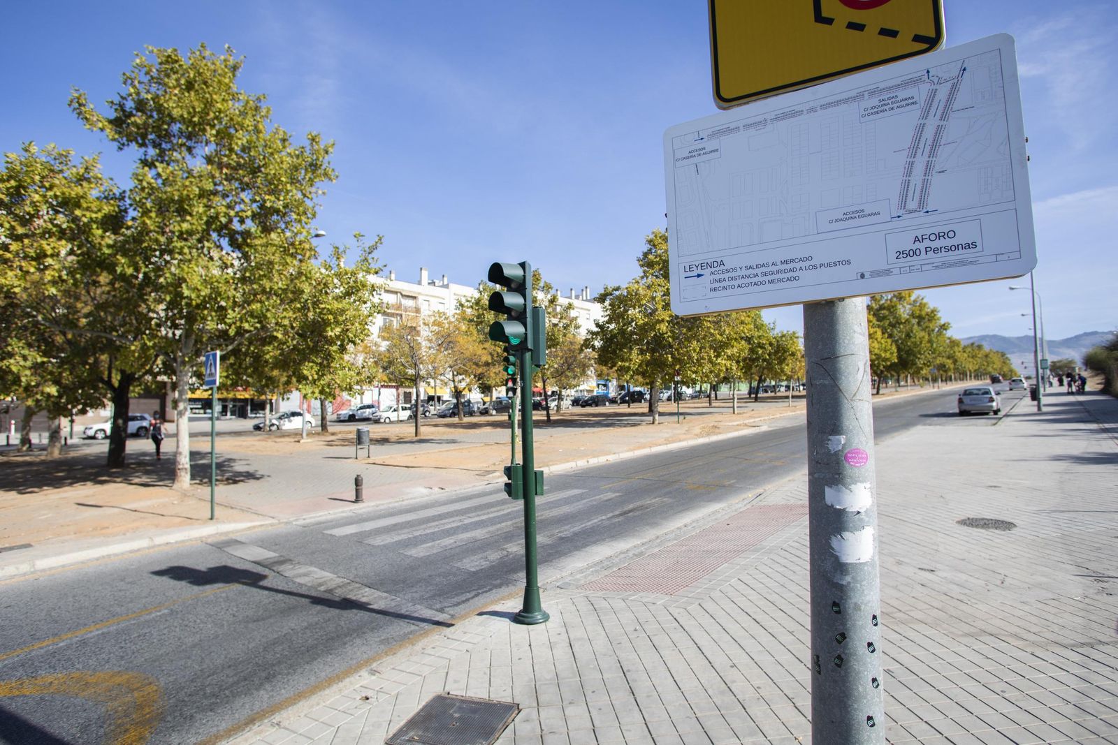 Fotos de cafeterías, parques y la 'Marcha Verde' vacía en el domingo de Granada