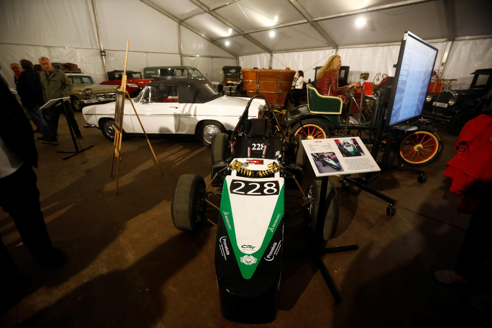 Un paseo en imágenes por la Exposición de la Historia del Automovilismo en Córdoba