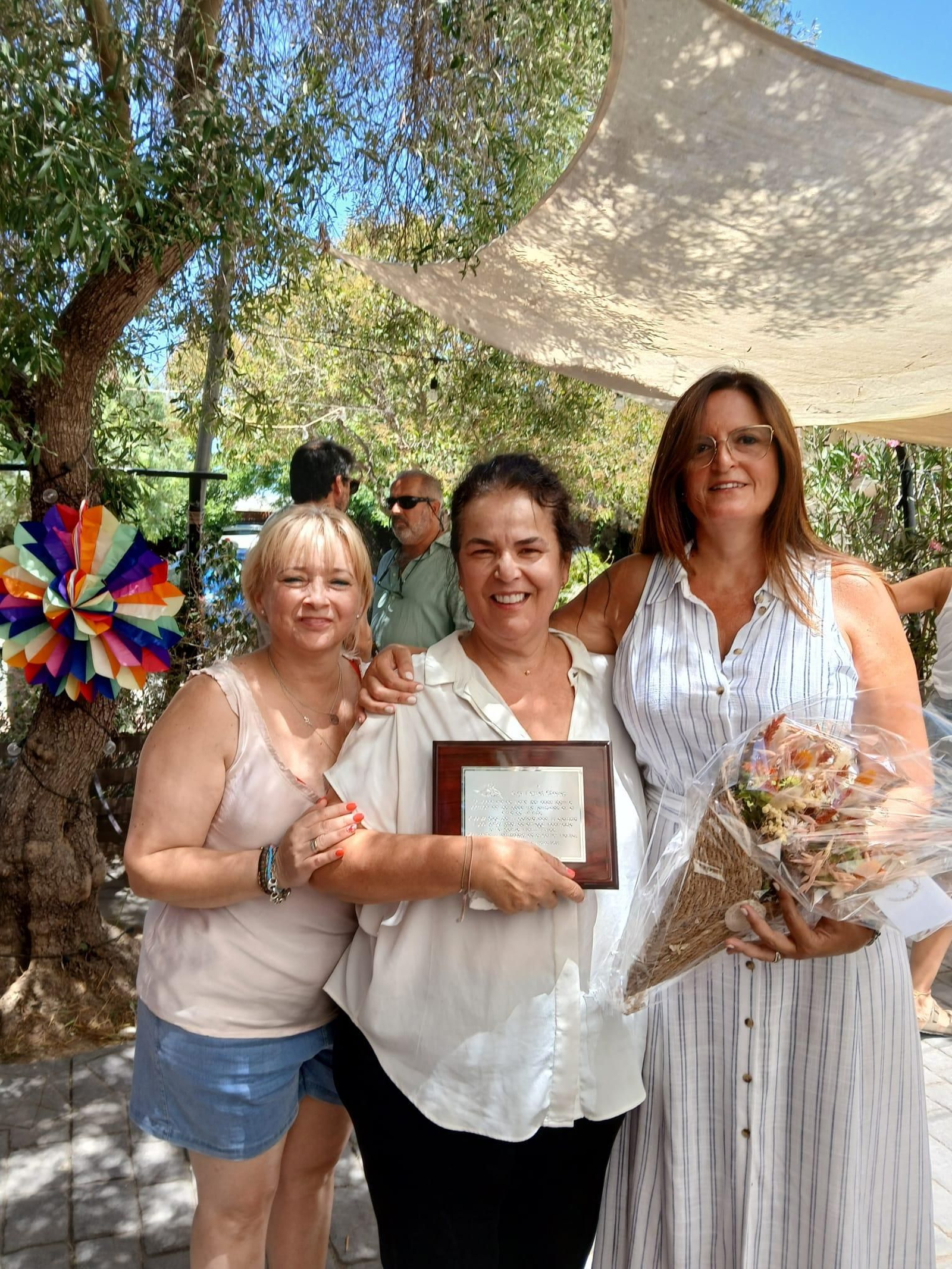 Olga Meynet, en el centro, junto a otras compañeras de profesión.