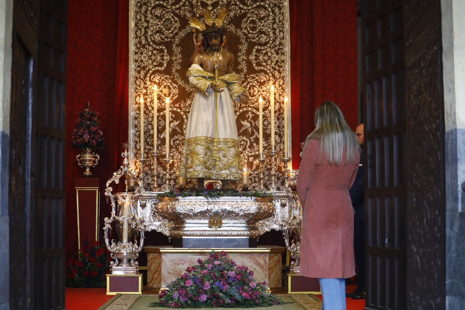 El besapiés el Señor de la Humildad y Paciencia de Córdoba, en imágenes