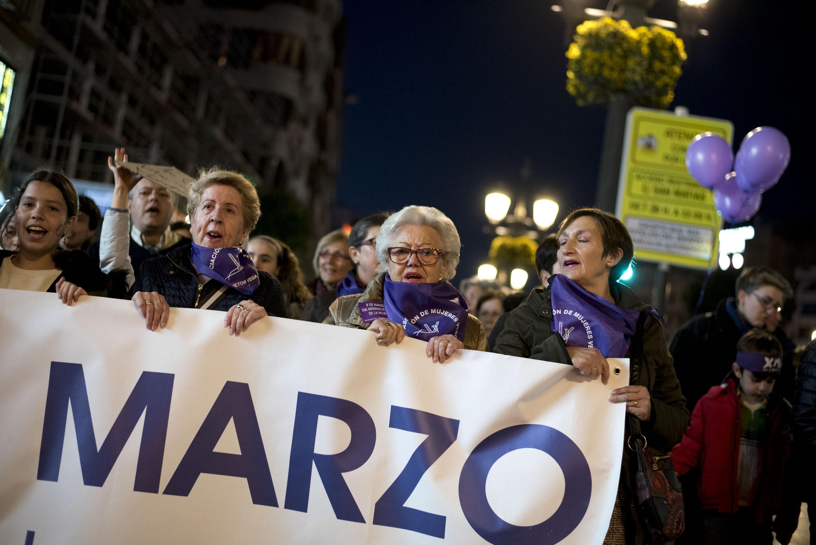 Granada se tiñe de morado con la ola feminista