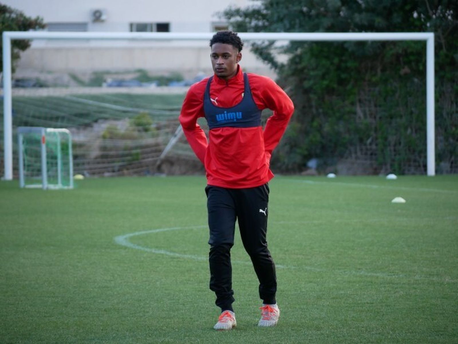 Neves ya cuenta con ficha y está a las órdenes de Nandinho