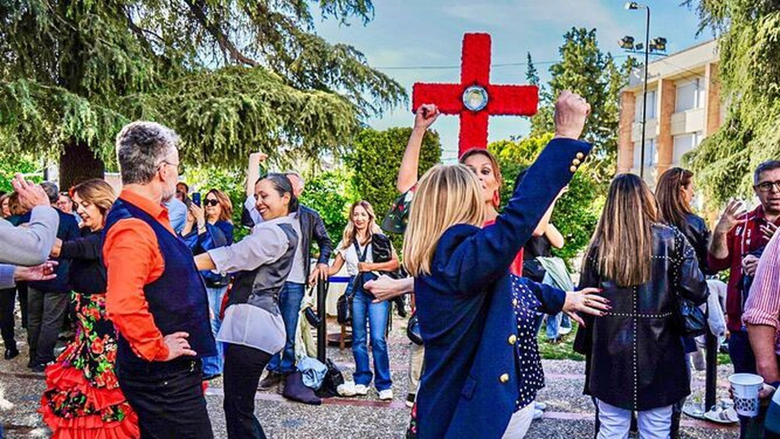 Los mejores momentos del primer día de Cruces en Granada en fotos