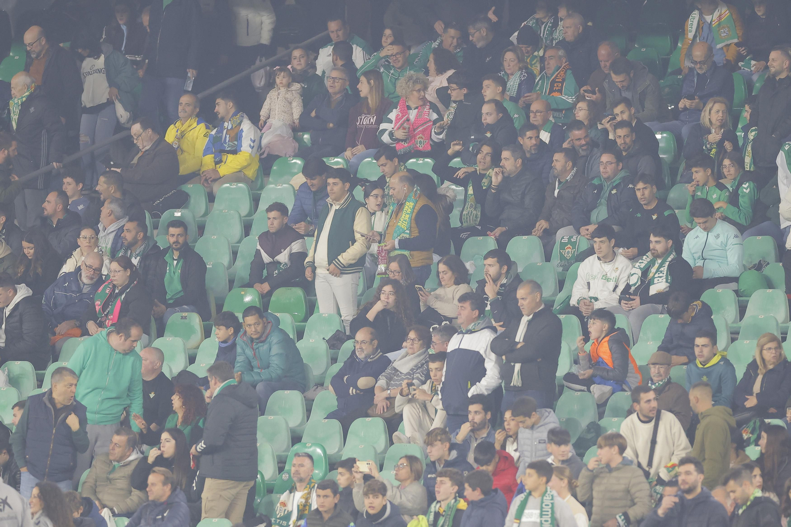 Búscate en las fotos del Betis-Las Palmas