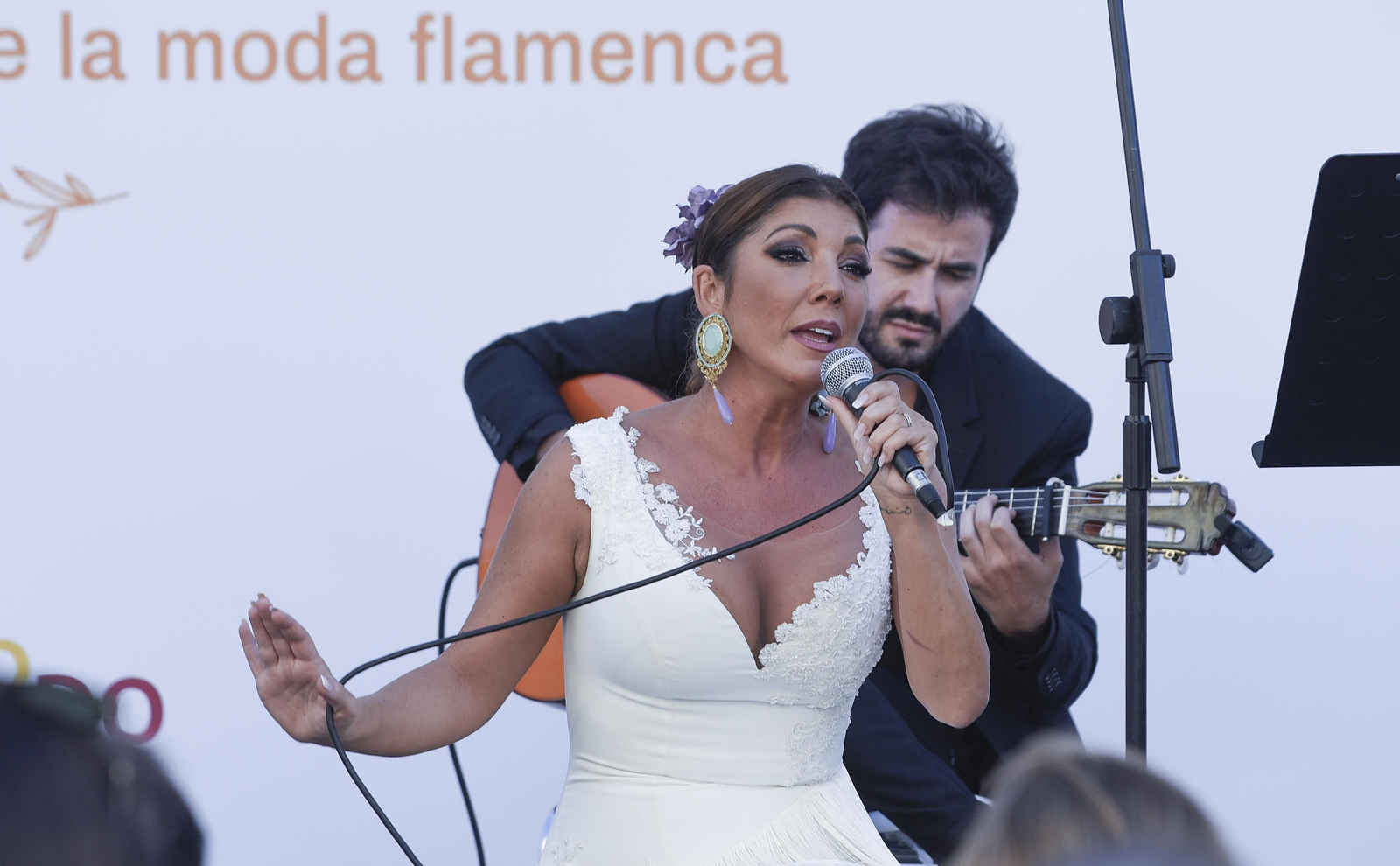 El desfile de moda flamenca de la Avenida de la Constitución, en imágenes