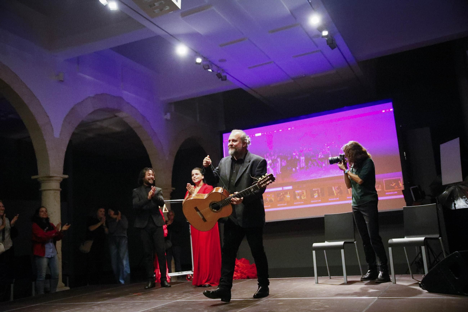 El Centro Andaluz de la Fotografía de Almería presenta el calendario 2025 con la actuación de la bailaora María Moreno, en imágenes