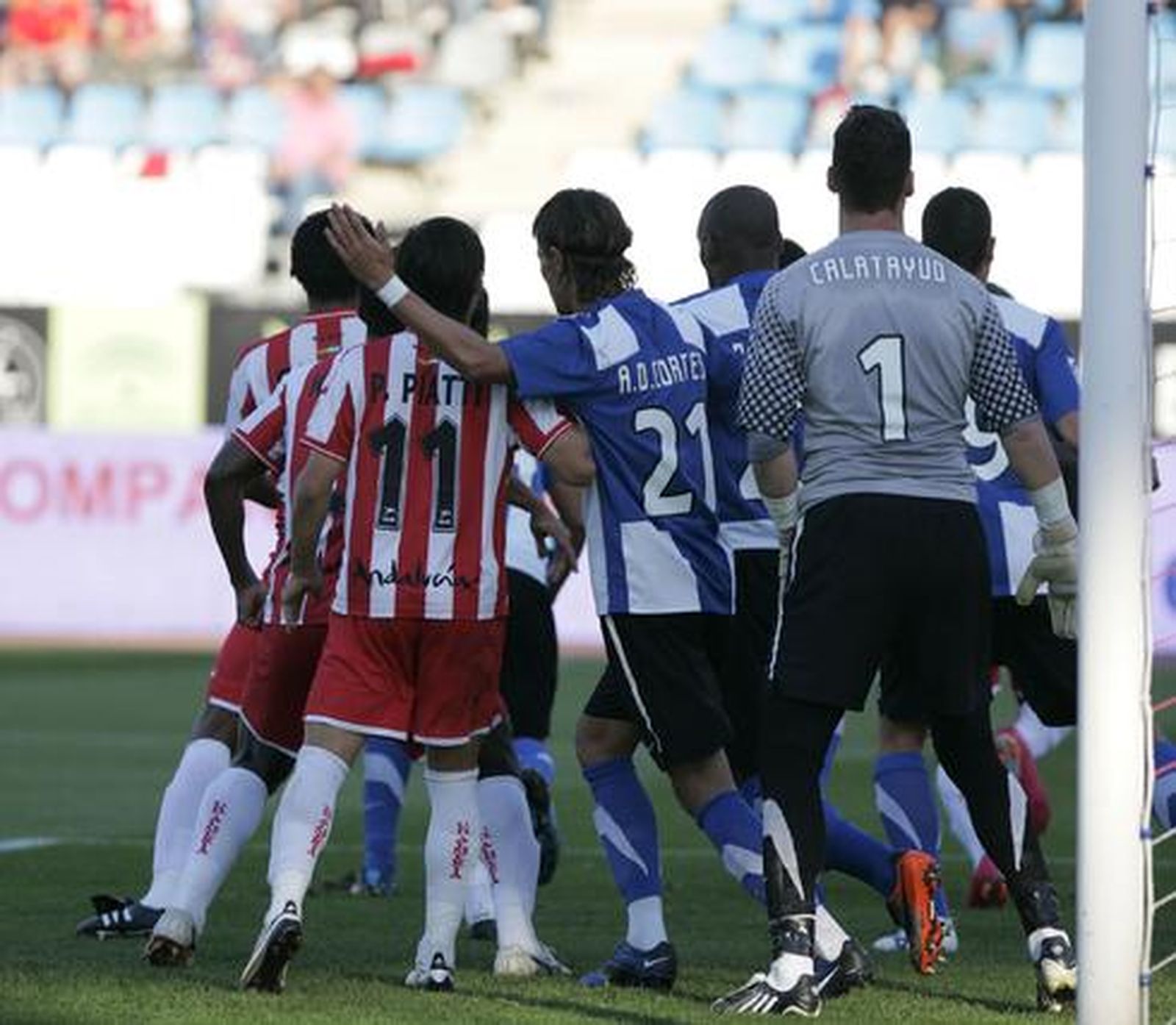 El Almería empata en casa 1-1 ante el Hércules. / Javier Alonso