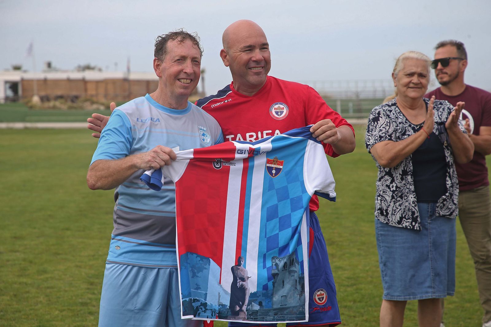 Fotos del homenaje al futbolista Juan Hoyos en Tarifa
